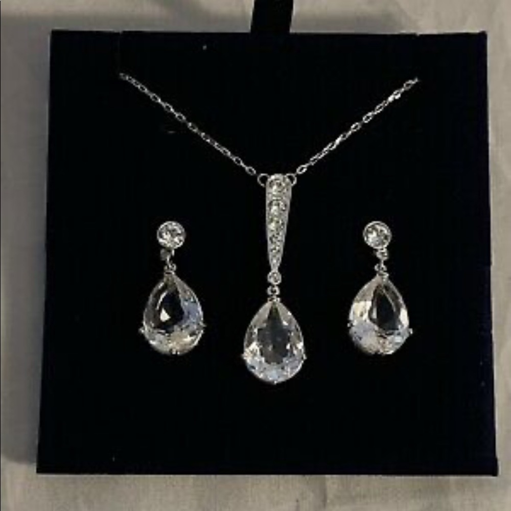 Swarovski earring/necklace set
